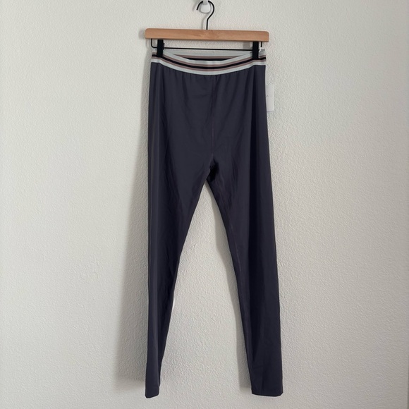 NWT Beyond Yoga Size Large Purple Compression One More Stripe Leggings - Picture 1 of 4